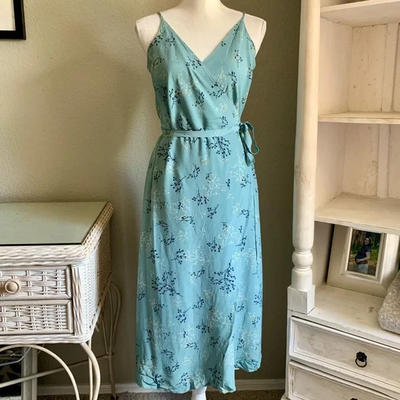 Amour Vert Varden Silk Wrap Dress - Picture 2 of 8